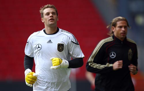 并通过长传 并通过长传