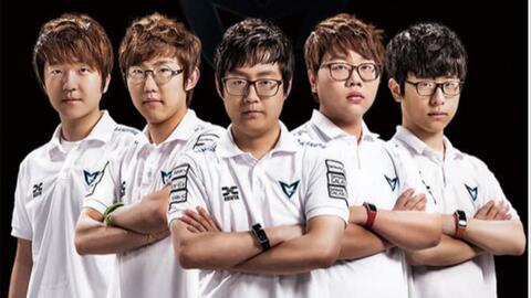 现代足球理 现代足球理